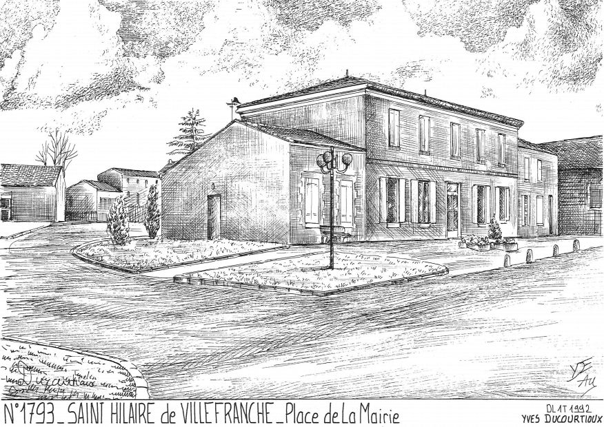 N 17093 - ST HILAIRE DE VILLEFRANCHE - place de la mairie